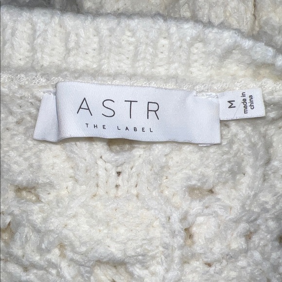Astr The Label Bianca Pointelle Cream V-Neck Knit Sweater. Size Medium. - Picture 6 of 6